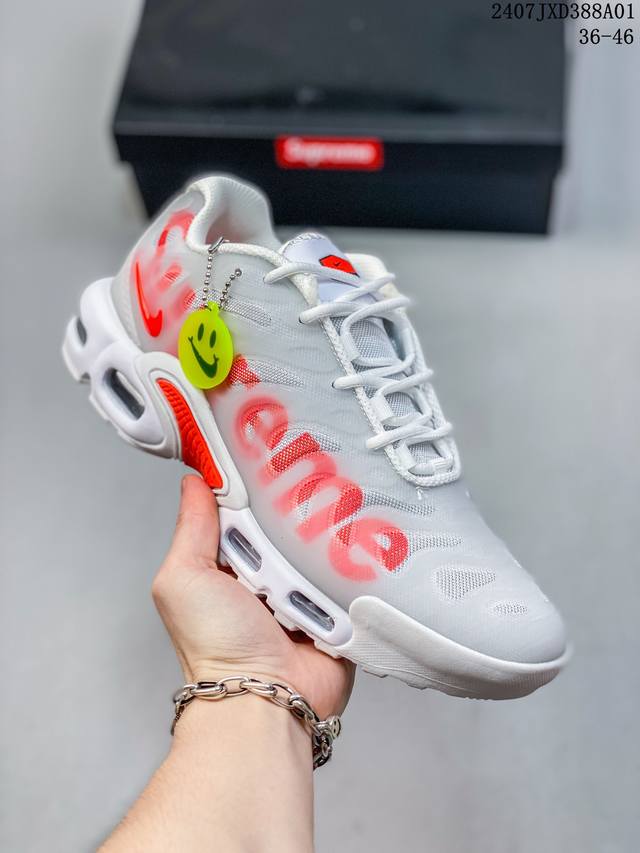 公司级耐克nike Air Maxplus Drift休闲气垫缓震跑步运动鞋 造型超讨喜！鞋面以帆布和织物材质包裹，保证了轻薄透气，更适合夏季穿着。鞋侧 鱼骨