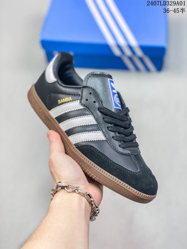 阿迪达斯 德训鞋 Adidas Originals Samba Og Shoes 经典运动鞋小白鞋 T头鞋 彰显休闲摩登风情的时尚经典鞋。它诞生于 年代的足球场