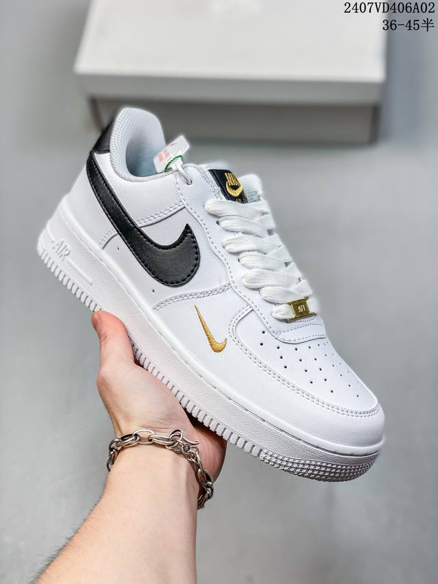 福利特价耐克nike Air Force 1 Low 空军一号低帮百搭休闲运动板鞋。柔软、弹性十足的缓震性能和出色的中底设计，横跨复古与现代的外型结合，造就出风