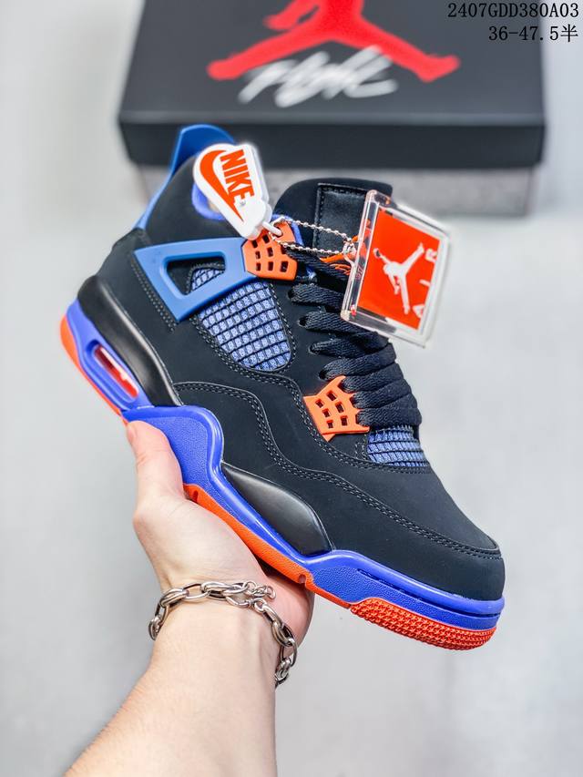 Air Jordan 4 Retro Aj4 乔丹4代 Aj4 乔4 乔丹篮球鞋系列 承袭了 Black Cat 的劲酷风范，眼前的这双 Air Jordan