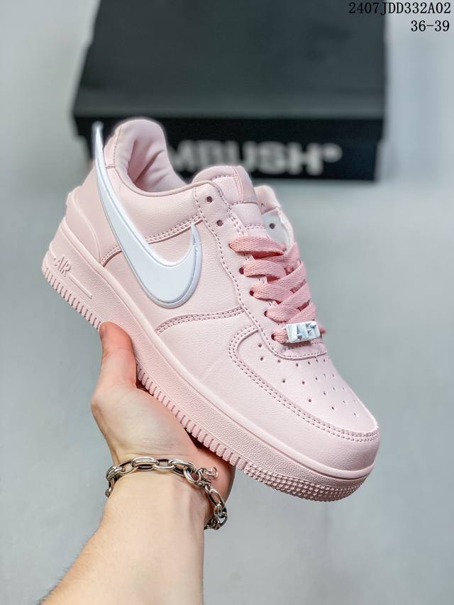 耐克 Nike Air Force 1 '07 Low 空军一号含气垫 低帮百搭厚底增高休闲运动板鞋。柔软、弹性十足的缓震性能和出色的中底 07Jdd332A0