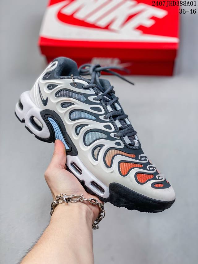 公司级耐克nike Air Maxplus Drift休闲气垫缓震跑步运动鞋 造型超讨喜！鞋面以帆布和织物材质包裹，保证了轻薄透气，更适合夏季穿着。鞋侧 鱼骨