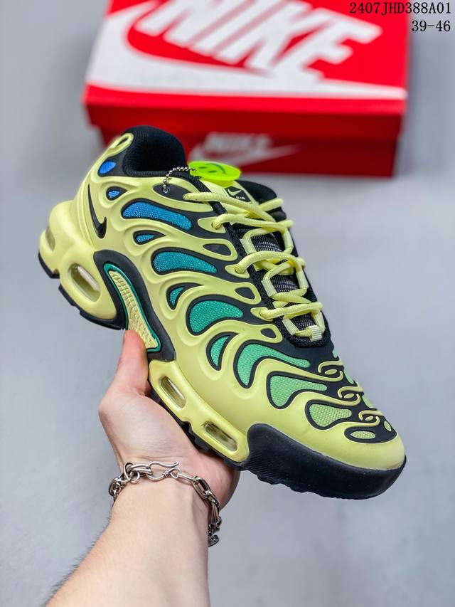 公司级耐克nike Air Maxplus Drift休闲气垫缓震跑步运动鞋 造型超讨喜！鞋面以帆布和织物材质包裹，保证了轻薄透气，更适合夏季穿着。鞋侧 鱼骨