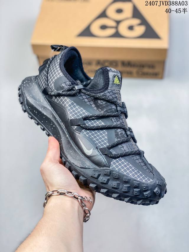 Nike Acg Mountain Fly Low Gtx Se 机能风格 采用匠心设计，打造耐穿迅疾风格，让你在沙漠、峡谷和深山中探险时也能像在城市一般轻松自