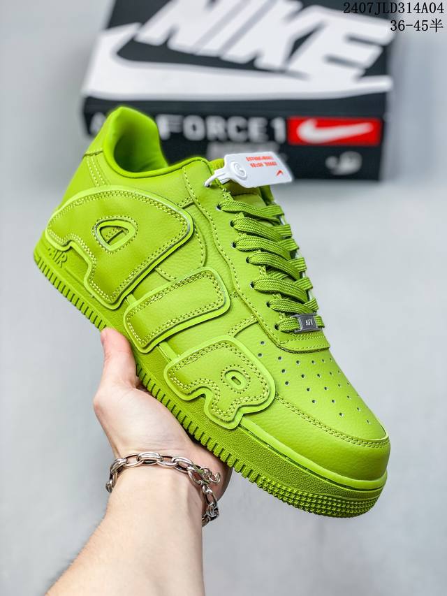 耐克nike Air Force 1 07 Low 联名款 3M反光 空军一号低帮休闲板鞋 货号：Fq7069 300 鞋款鞋 搭配皮革材质打造。外侧分别饰有