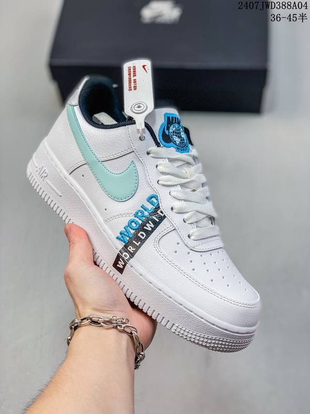 公司级带半码 Nk Air Force 1‘07 Low 空军一号低帮休闲板鞋 鞋款采用再生材料制成，混合了皮革、网眼和绒面革。侧面的双 Swooshes、“8