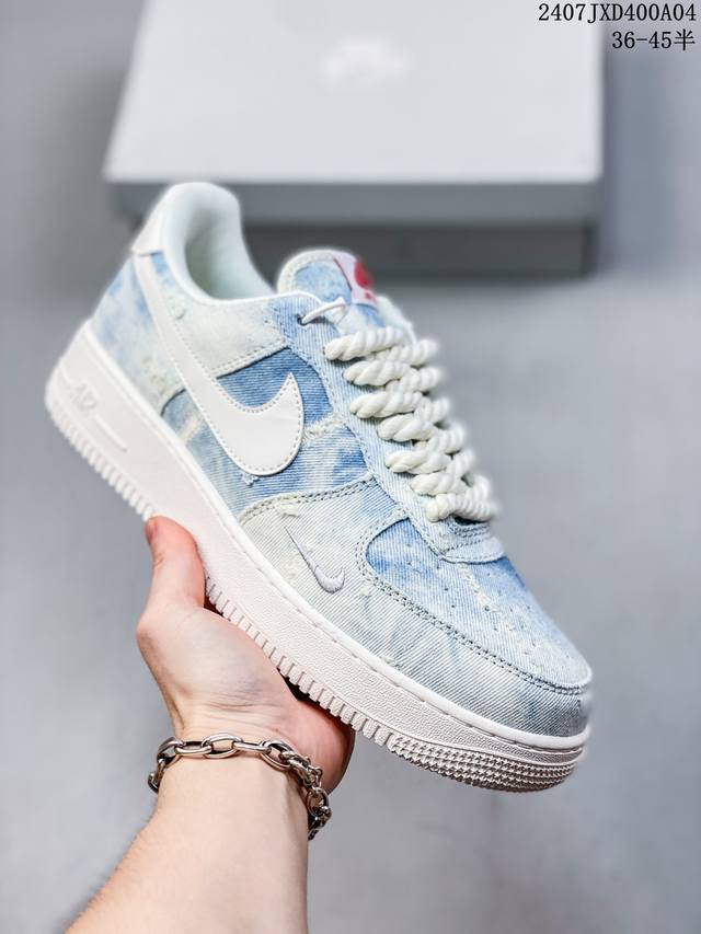 公司级带半码 Nk Air Force 1‘07 Low 空军一号低帮休闲板鞋 鞋款采用再生材料制成，混合了皮革、网眼和绒面革。侧面的双 Swooshes、“8