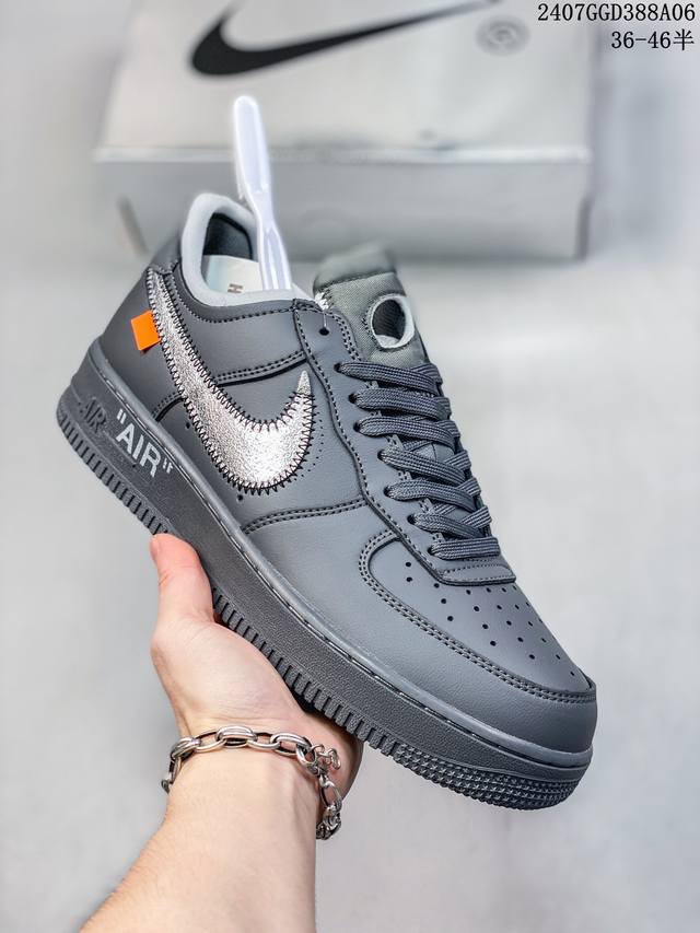 公司级带半码 Nk Air Force 1‘07 Low 空军一号低帮休闲板鞋 鞋款采用再生材料制成，混合了皮革、网眼和绒面革。侧面的双 Swooshes、“8