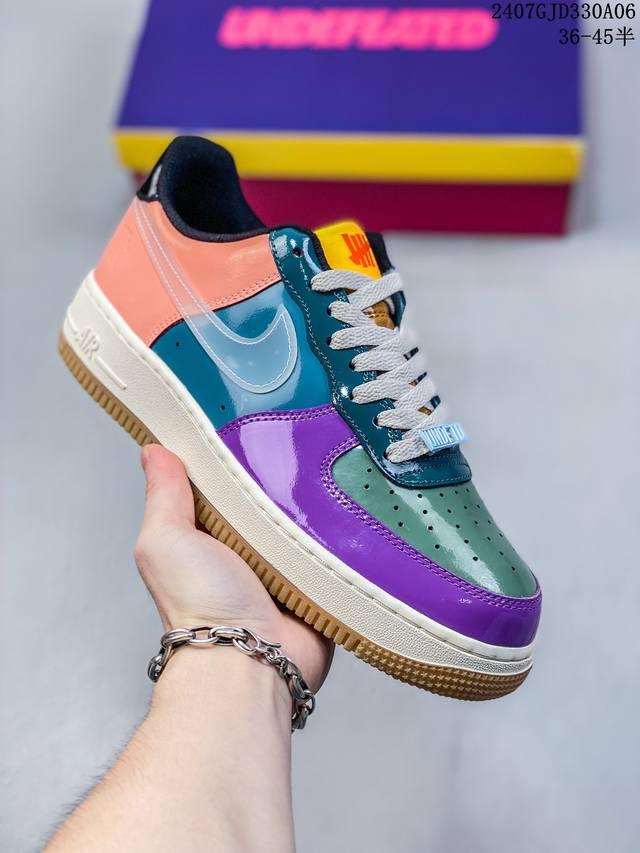 公司级带半码 Nk Air Force 1‘07 Low 空军一号低帮休闲板鞋 鞋款采用再生材料制成，混合了皮革、网眼和绒面革。侧面的双 Swooshes、“8