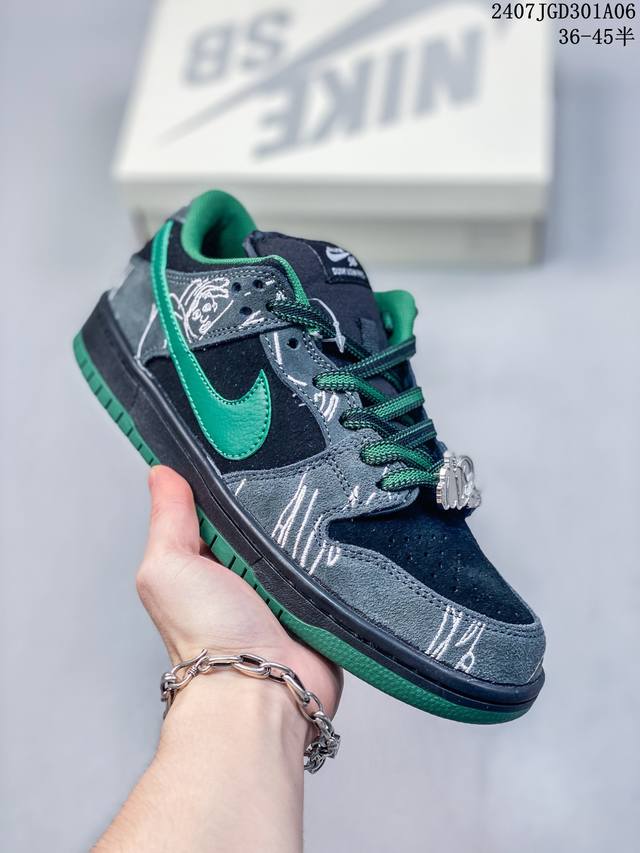 公司带半码 耐克nike Sb Dunk Low 扣篮系列复古低帮休闲运动滑板板鞋。采用脚感柔软舒适zoomair气垫，有效吸收滑板等极限运动在落地时带来的冲击