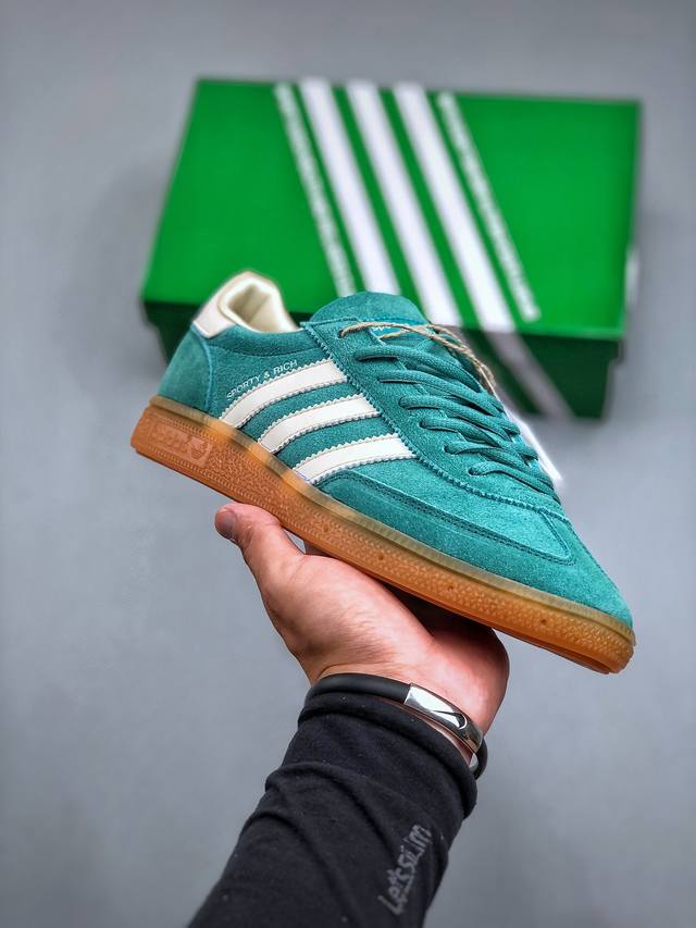 Adidas Handball Spezial 官方正确版本阿迪达斯经典款 复古休闲板鞋全鞋采用反毛皮制作 牛筋耐磨大底 承载青春情怀的板鞋 经典三条杠装饰鞋侧