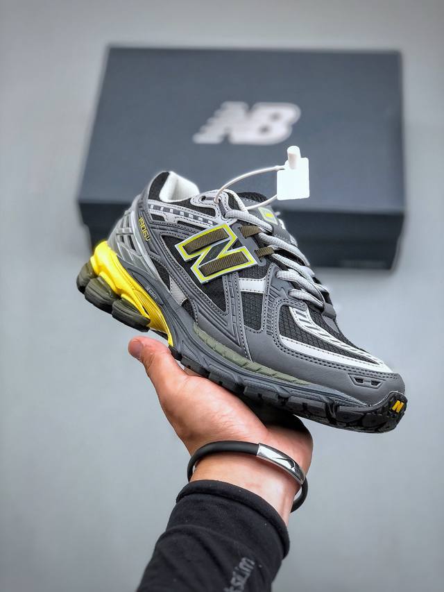 New Balance M1906系列复古单品宝藏老爹鞋款 公司级版本复古元素叠加 质感超级棒 楦版型材料细节做工精细 作为nb最经典的档案鞋型之一 与2002