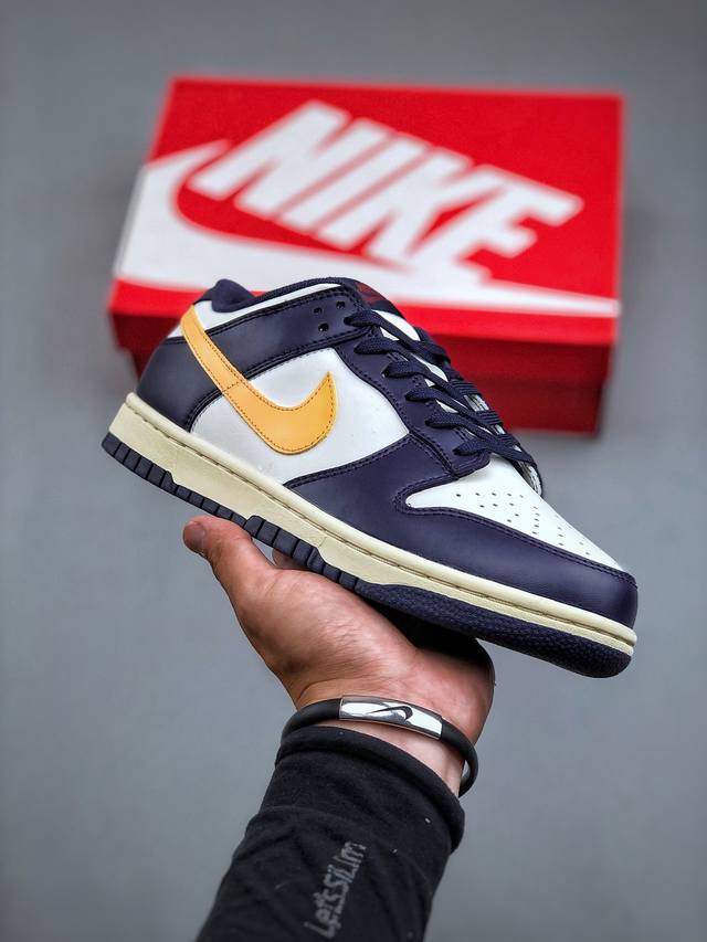 Nike Dunk Low Retro Navy Blue 紫金白 Sb低帮休闲板鞋 Fv8106-181 #配色设计上延续系列代表性的全皮革风范，并贯穿大面积