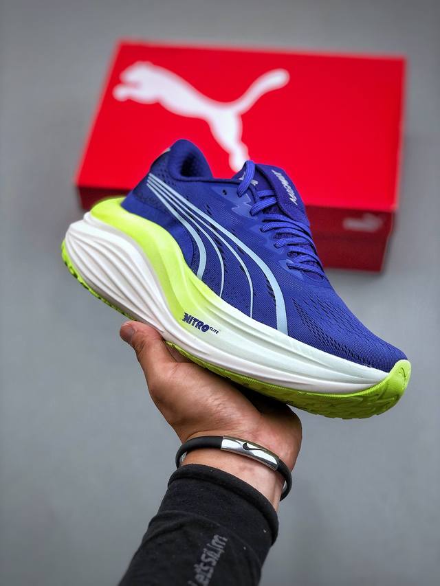 Puma 彪马防滑耐磨低帮运动跑鞋外观时尚大气 鞋底采用耐磨的材质 细致做工 彰品品牌魅力 鞋头防撞设计 减少擦伤脚趾或碰撞 呵护每一步尺码36-45 半