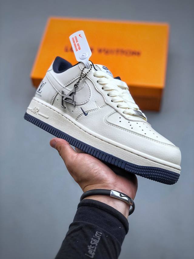 Nike Air Force 1 空军一号板鞋 官方货号：Fb8971 800官方同步 原装级别 原楦头原纸板 打造纯正空军版型#专注外贸渠道 全掌内置蜂窝气垫