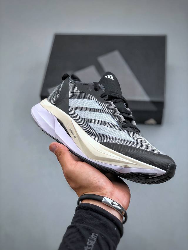 Adidas Adizero Boston 12 泡棉搭配碳纤维板 缓震透气跑步鞋 Adizeroboston12跑鞋专为中长跑而设计它们通过来自energyr