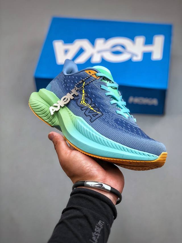 Hoka One One Mach 6 新一代旗舰竞速跑鞋 1147790 #鞋款采用顶尖碳板技术、中底泡棉科技以及几何学，设计符合自然步态的不对称鞋面和鞋底结