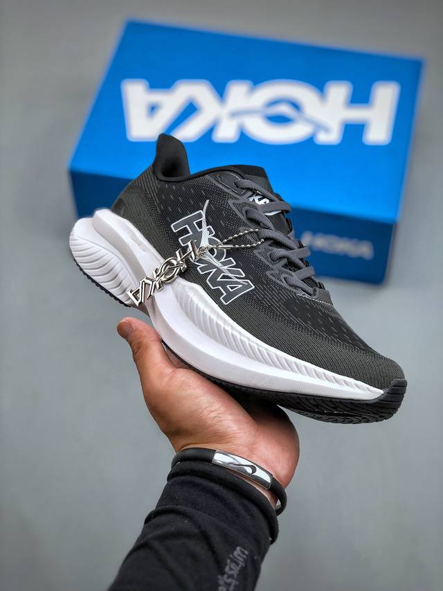 Hoka One One Mach 6 新一代旗舰竞速跑鞋 1147790 #鞋款采用顶尖碳板技术、中底泡棉科技以及几何学，设计符合自然步态的不对称鞋面和鞋底结