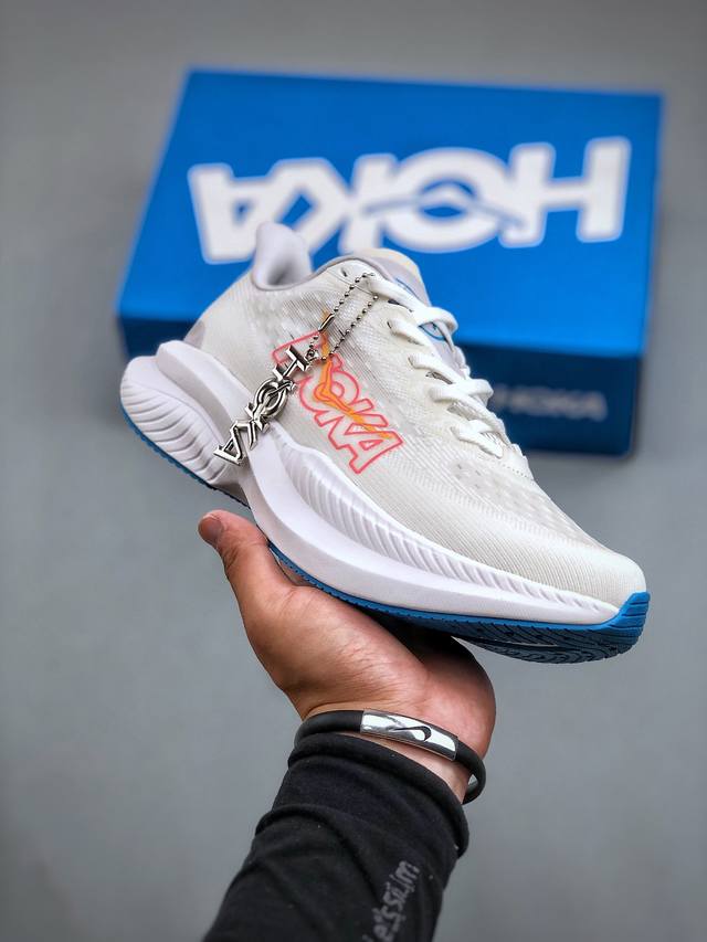 Hoka One One Mach 6 新一代旗舰竞速跑鞋 1147810 #鞋款采用顶尖碳板技术、中底泡棉科技以及几何学，设计符合自然步态的不对称鞋面和鞋底结