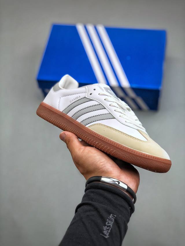 Adidas Originals Samba Og 桑巴舞系列绅士德训足球风百搭低帮休闲运动板鞋“皮革白奶蓝生胶底” 货号：Ie0877 尺码：36-45 半