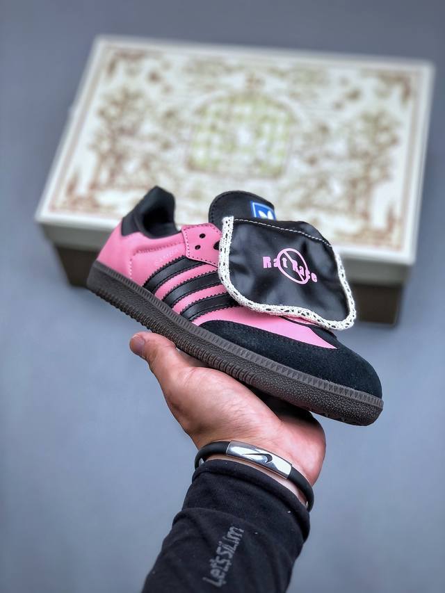 Adidas Samba Og B75807 定制款 初一文化 小众高级休闲板鞋 #以七夕情人节为主题，鞋身整体使用活力热粉、甜酷黑配色，细腻低调。叠加鞋舌设计