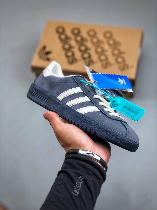 Adidas Originals Bermuda 防滑耐磨轻便低帮板鞋 If6558得益于采用百慕大风格色调的高品质绒面革鞋面 它可以以多种方式进行造型 无论是