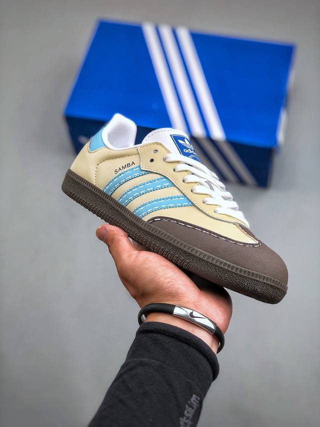 Adidas Originals Samba 布丁饼干此款鞋采用近几年比较流行的版型设计，外观时尚大气。鞋底采用耐磨的材质，穿上它，让您感觉到舒适的体验。货号：