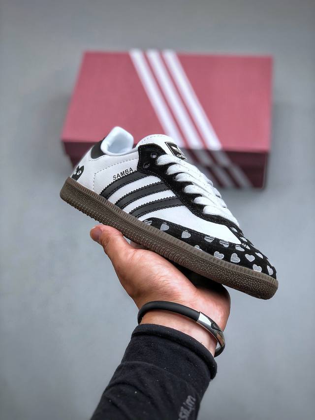 Adidas Originals Wmns Samba Og Off White 桑巴舞系列绅士德训足球风百搭低帮休闲运动板鞋“白黑爱心” 货号：Fw2415