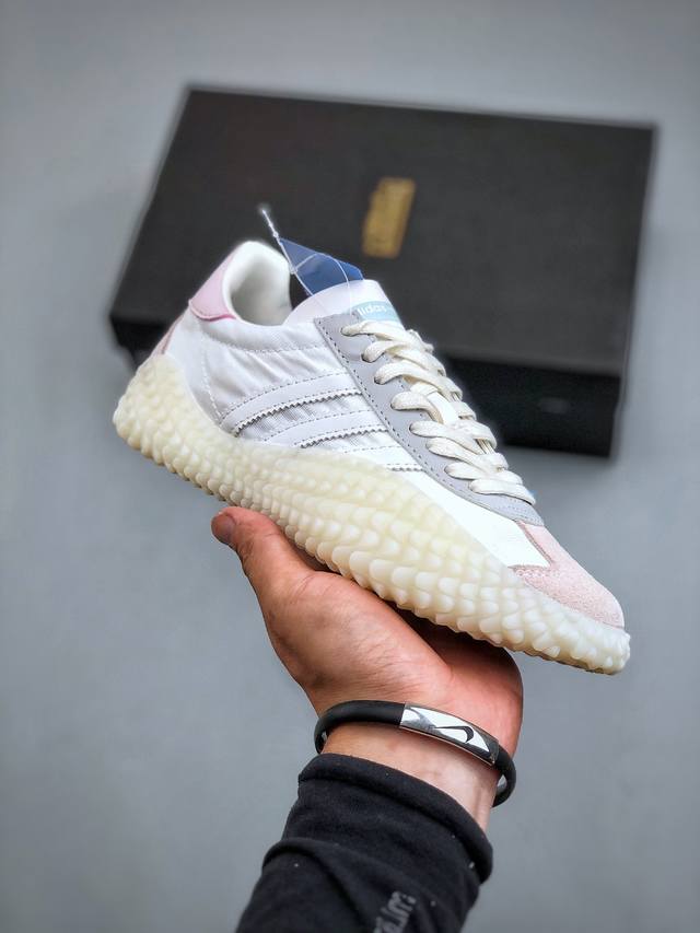 Adidas Kamanda 小yeezy 生胶刺头底 秀气大方的鞋型 气质修身。货号：G 25 尺码：36-45 半