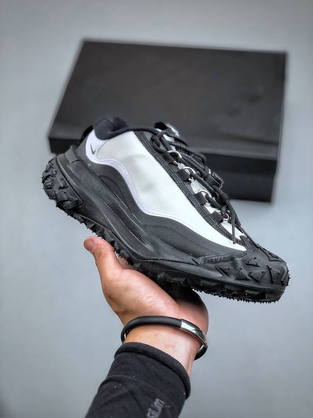 Nike Acg Mountain Fly 2 Low Sp 户外登山运动鞋 Fz3311-101 #鞋面采用 Gore-Tex 材料，质地轻盈 耐穿拒水 结合