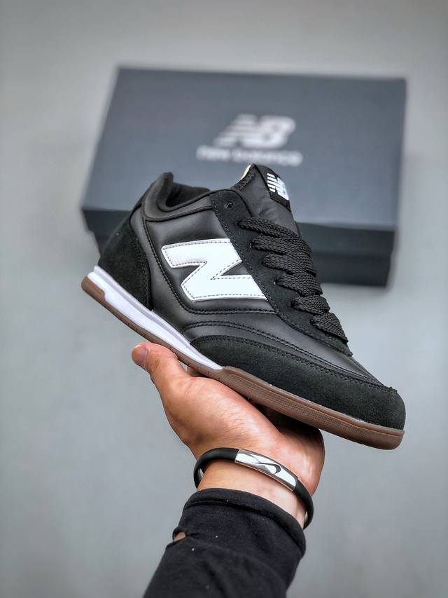 New Balance Nb Rc42 黑白舒适百搭复古休闲慢跑鞋 上架实拍采用原厂材料和胶水 供货天猫混迹各大专柜商场 全套模具 纯原装皮料切割 质感无敌王