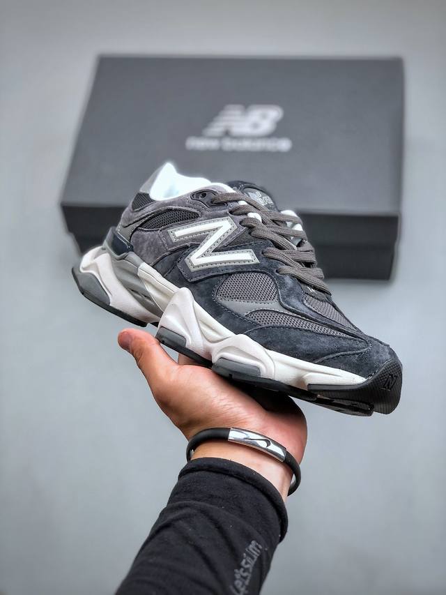 Joe Freshgoods X New Balance Nb9060 联名款 复古休闲运动慢跑鞋 鞋款灵感源自设计师本人对夏日的怀日回忆。鞋面大身由空间双格及