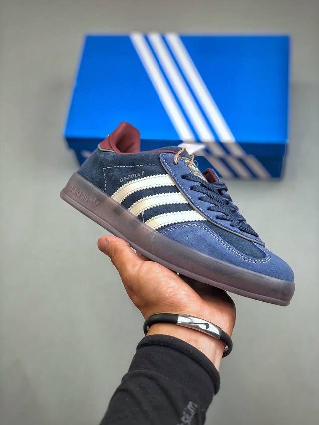 Adidas Originals Gazelle Indoor 三叶草休闲防滑耐磨低帮板鞋鞋头出色设计 塑就出众贴合感稳固的后跟贴合足部曲线设计软弹舒适 不易磨