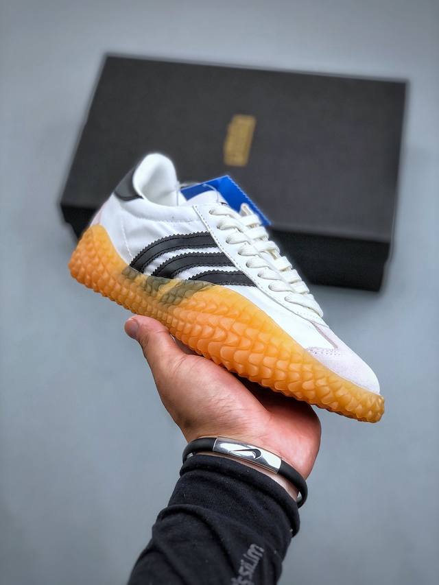 Adidas Kamanda 小yeezy 生胶刺头底 秀气大方的鞋型 气质修身。货号：Ee5665 尺码：36-45 半