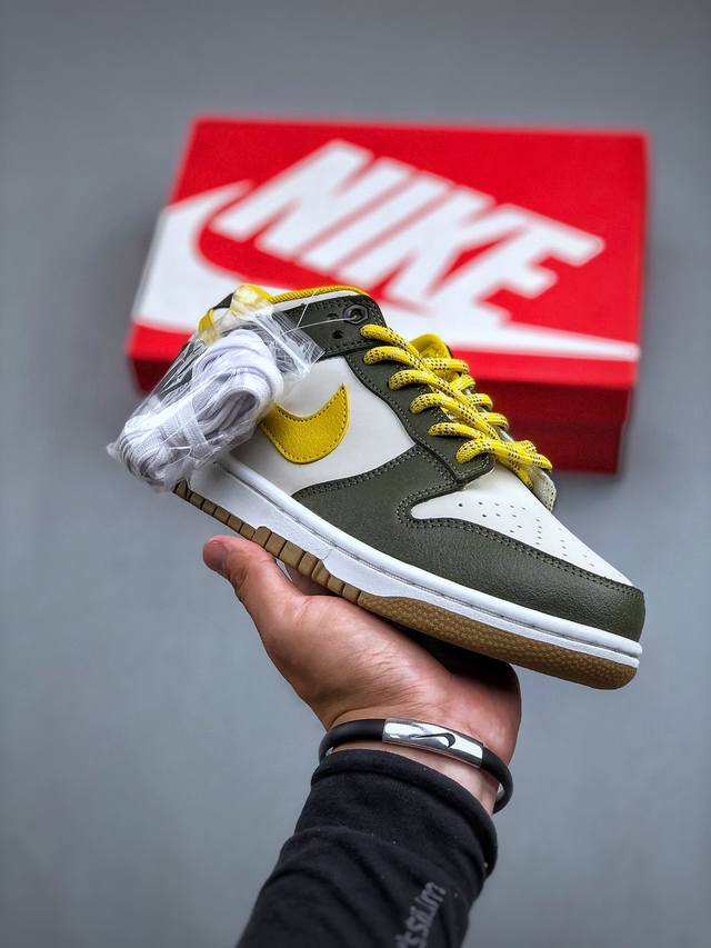 Nike Sb Dunk Low 扣篮系列 复古低帮休闲运动滑板板鞋采用脚感柔软舒适zoomair气垫，有效吸收滑板等极限运动在落地时带来的冲击力，为街头运动者