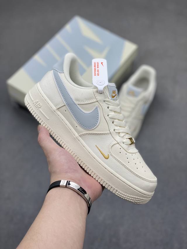 官方同步发售 公司级 Nike Air Force 1 '07 冰蓝金勾 布面空军一号低帮休闲板鞋 3M炫彩反光 进口牛筋布 原楦头原纸板 纯正空军版型 定制鞋