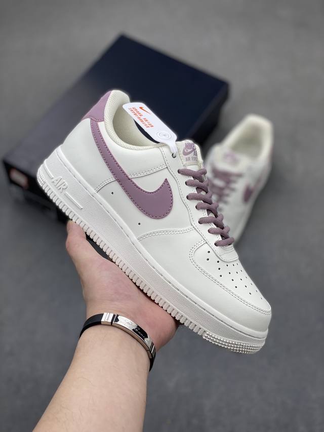 小红书爆款 公司级 Nike Air Force 1 Low '07 “莓紫”配色低帮空军一号休闲板鞋 定制皮料 原楦原纸板 纯正空军版型 高清洁度 内置全掌气