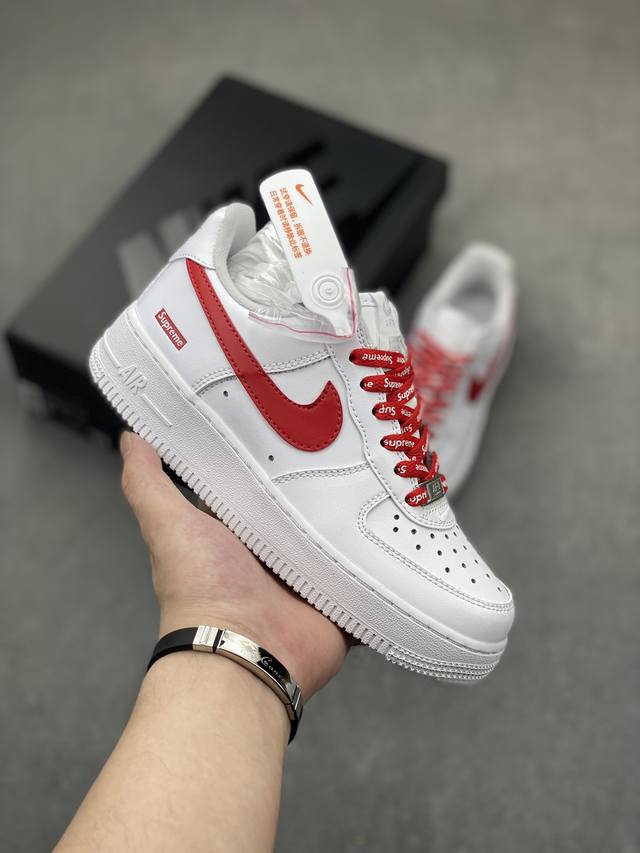 耐克nike Air Force 1 Low 空军一号低帮百搭休闲运动板鞋。柔软、弹性十足的缓震性能和出色的中底设计，横跨复古与现代的外型结合，造就出风靡全球三