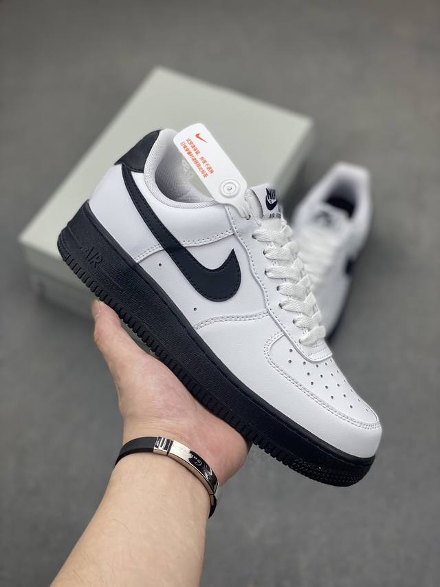 Nike Air Force 1 Low University Black “大学黑白” 潮流百搭休闲运动板鞋 柔软 弹性十足的缓震性能和出色的中底设计 而 N - 点击图像关闭