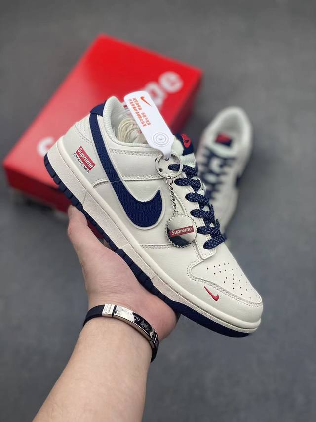 公司级 Nike Sb Dunk Low“Supreme巴黎世家联名 米白蓝帆布” 周年高端定制 低帮休闲板鞋 定制鞋盒 大厂纯原品质出货 超高清洁度 皮料切割