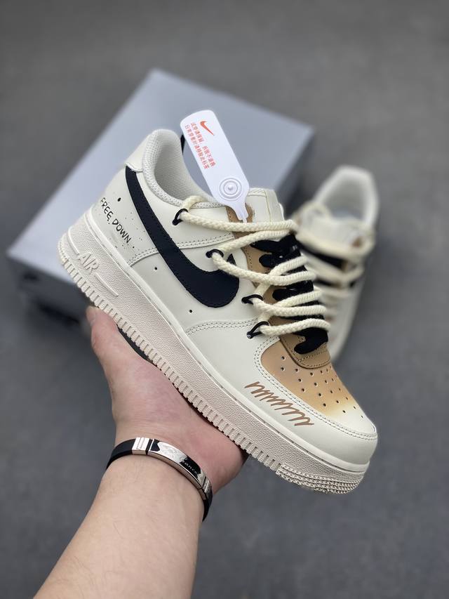 官方爆款定制 二次元主题 Nike Air Force 1 Low’07 卡布奇诺 喷绘 空军一号绑带低帮休闲板鞋 定制皮料 原厂3D打印 定制鞋盒 原楦原纸板