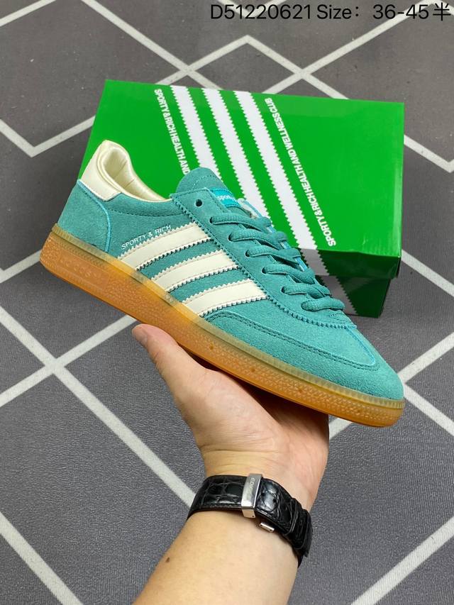 Adidas Handball Spezial 阿迪达斯经典款 复古休闲板鞋 #全鞋采用反毛皮制作 牛筋耐磨大底 承载青春情怀的板鞋 经典三条杠装饰鞋侧 品牌辨