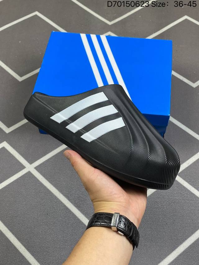 阿迪达斯adidas Adilette Clogs Mule 莱特穆勒系列休闲运动室内外涉水包头露跟凉鞋式洞洞拖鞋 货号:Ig8277 Id：D70150623