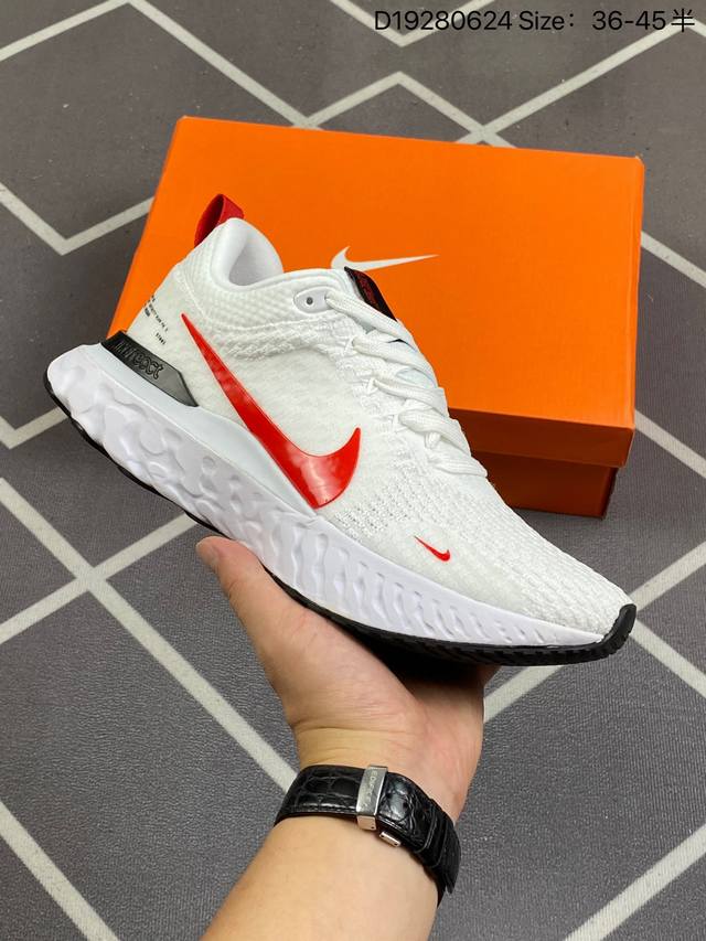 Nike React Infinity Run Fk 3 轻便透气缓震跑步鞋。专为帮助减少跑步伤害而设计，系带设计，释放鞋款潜力，助力一路畅跑。Nike Rea