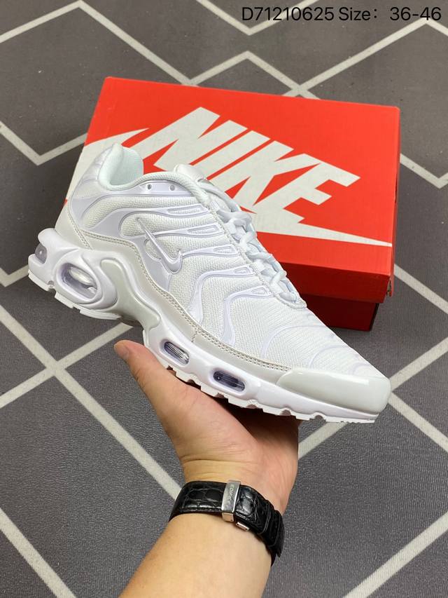 Nike 耐克 男女子休闲鞋气垫缓震跑步鞋tn Air Max Plus 运动鞋 造型超讨喜！鞋面以帆布和织物材质包裹，保证了轻薄透气，更适合夏季穿着。鞋侧 鱼