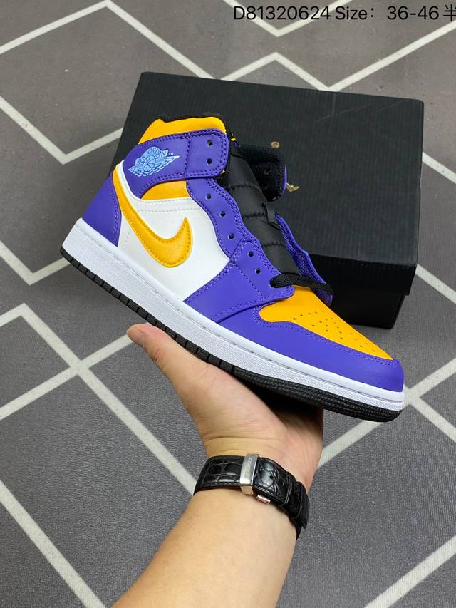 耐克 Nike Air Jordan 1 Mid 男女子篮球鞋时尚轻盈板鞋aj1乔1运动鞋 乔丹一代 高帮复古休闲篮球鞋 。Air Jordan 1 Mid 搭