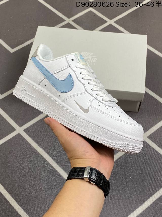 耐克nike Air Force 1 Low 空军一号低帮百搭休闲运动板鞋。柔软、弹性十足的缓震性能和出色的中底设计，横跨复古与现代的外型结合，造就出风靡全球三