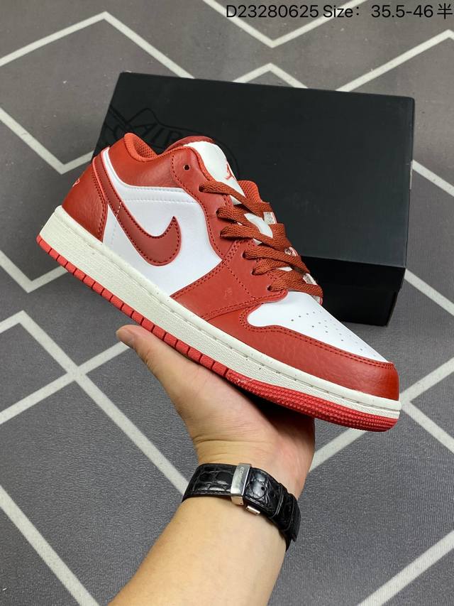 公司级air Jordan 1 Low ”Dune Red“ 低帮 沙丘红 Aj1 乔丹1代 Aj1 乔1 低邦 白红色 乔丹篮球鞋系列 以简约的红白配色方案打