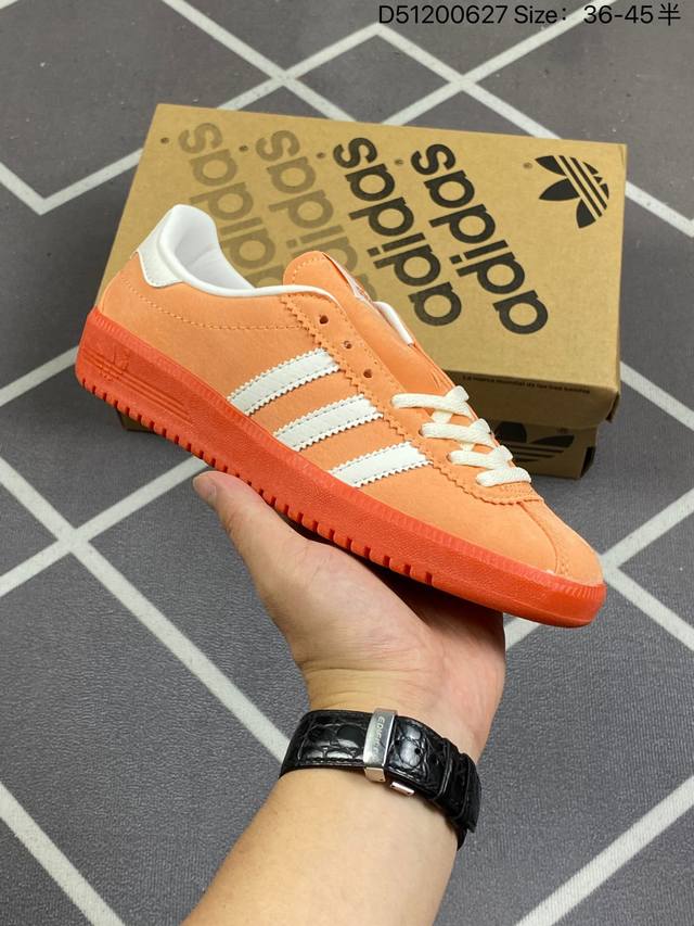 阿迪达斯 Adidas 德训鞋系列 清新 马卡龙 造型！阿迪达斯全新三叶草 Bermuda 运动板鞋悄悄上架！近期，Adidas Originals Bermu