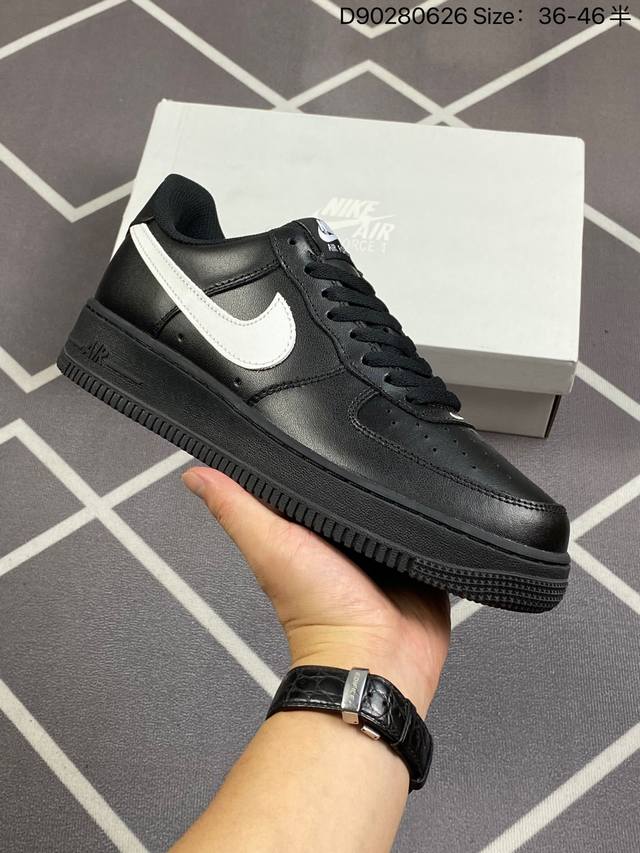 耐克nike Air Force 1 Low 空军一号 Af1 低帮百搭休闲运动板鞋。柔软、弹性十足的缓震性能和出色的中底设计，横跨复古与现代的外型结合，造就出